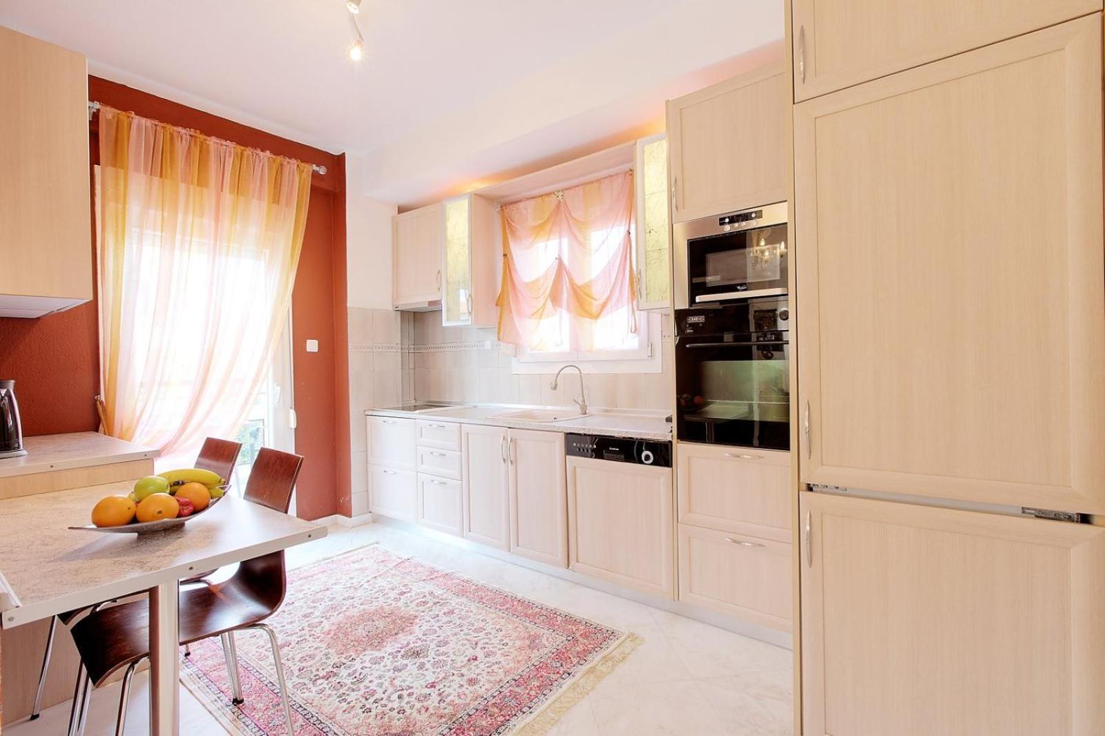 Prime Luxury Front Nea Vrasna